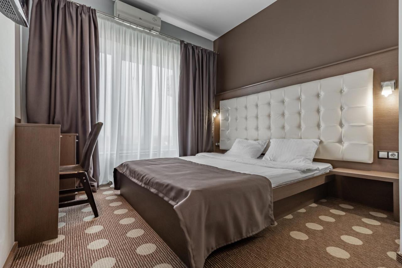 Hotel Ambassador Plaza 3*