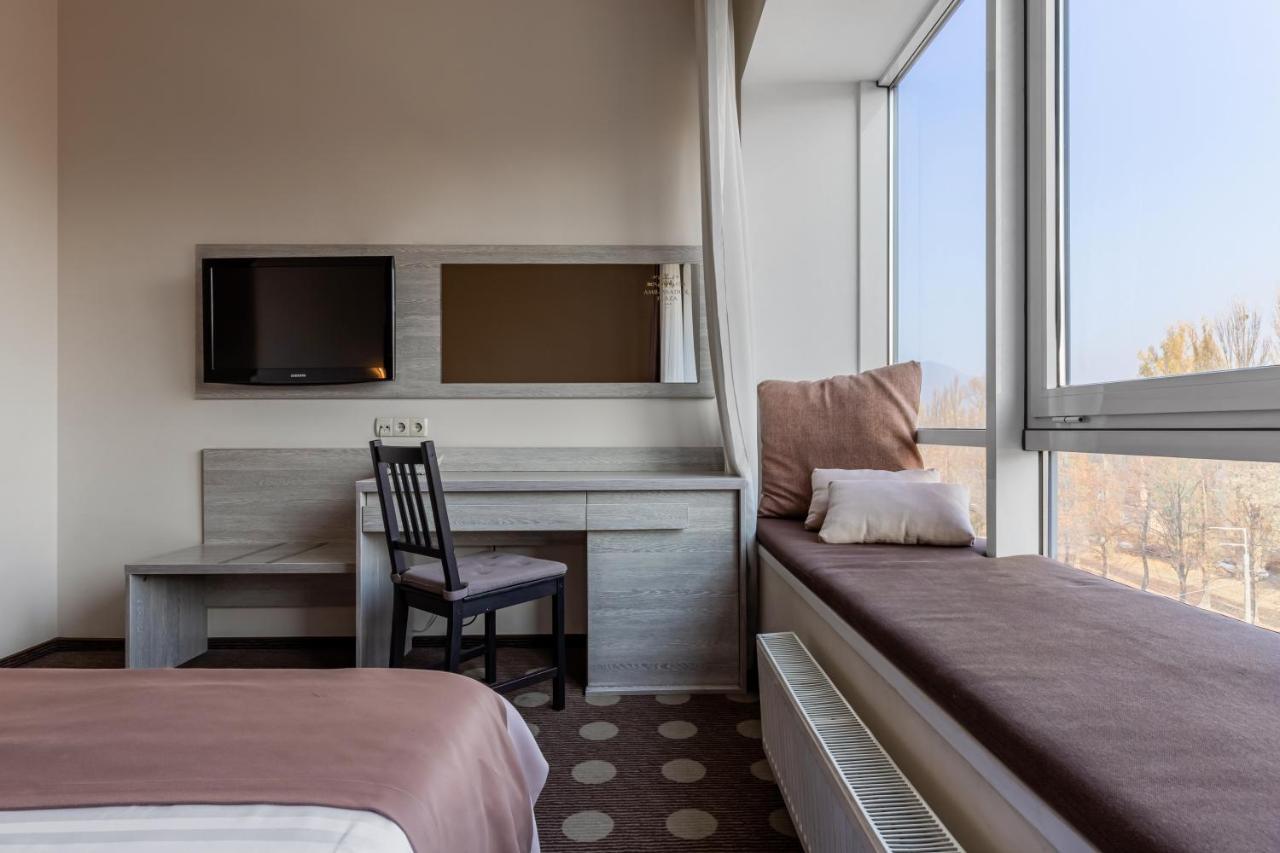 Ambassador Plaza Hotel