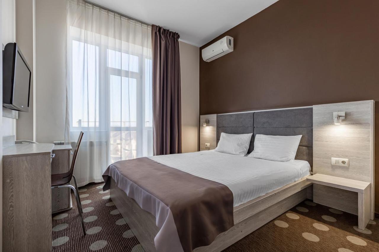 Ambassador Plaza 3*