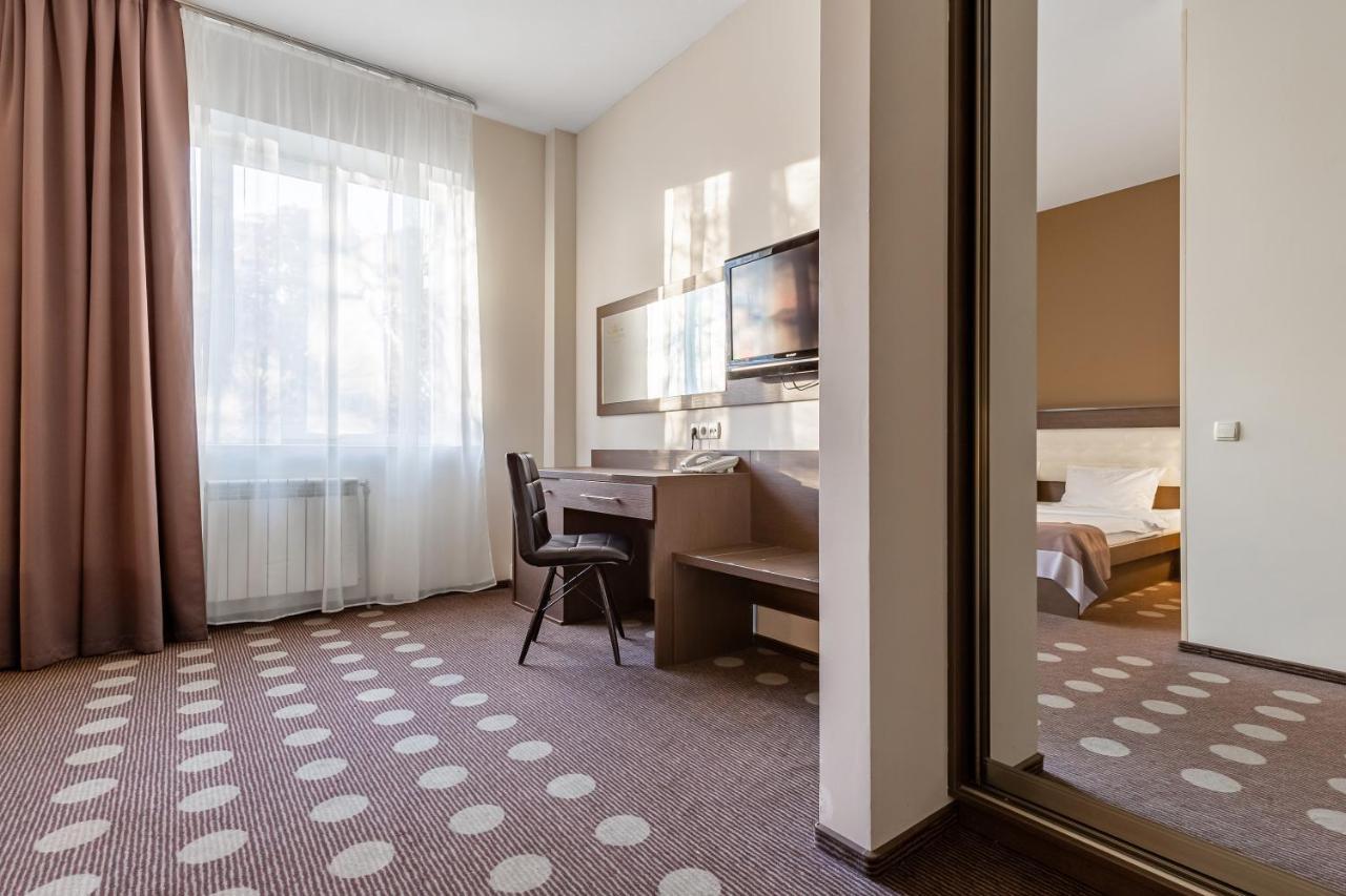 Ambassador Plaza Hotel 3*