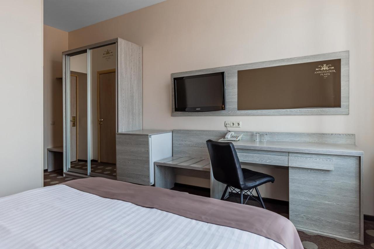 Ambassador Plaza 3*
