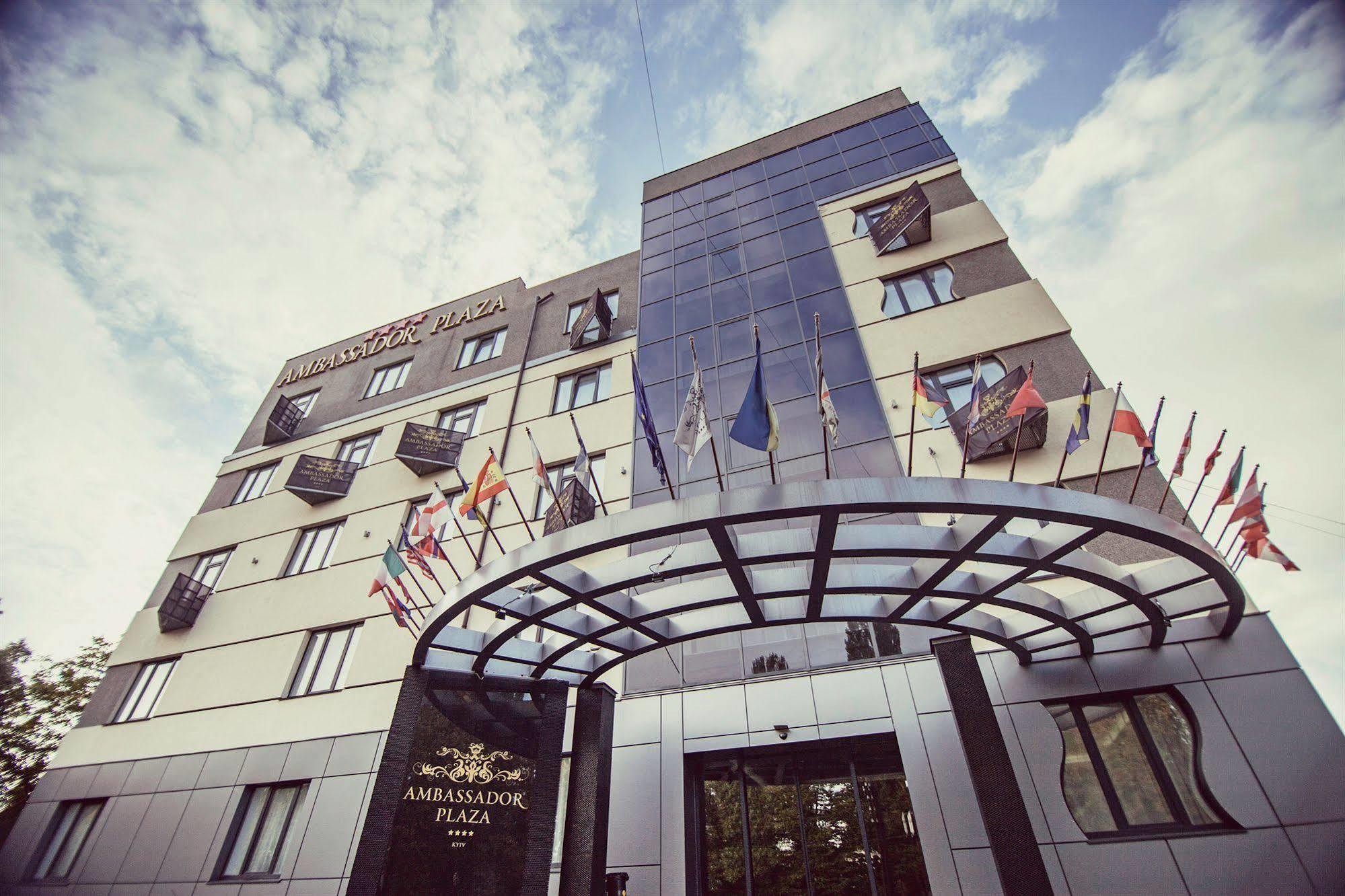 Ambassador Plaza 3*